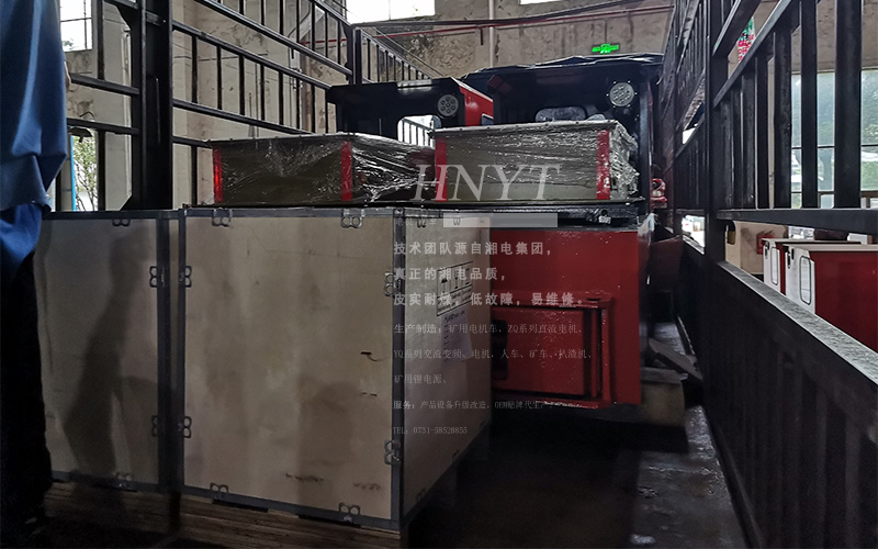 5噸鋰電池變頻電機(jī)車(chē)發(fā)貨 5.jpg