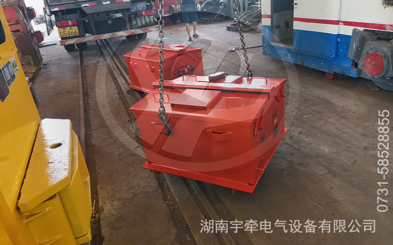 2.5噸蓄電池防爆電機(jī)車(chē)發(fā)貨 2.jpg